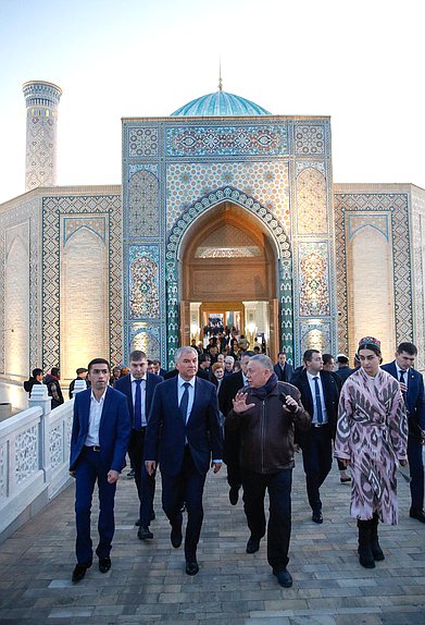 Председатель Государственной Думы Вячеслав Володин и члены российской делегации осмотрели международный туристический центр «Великий шелковый путь» в Самарканде