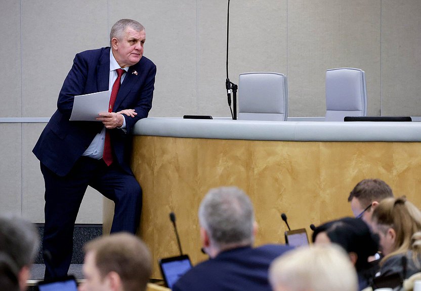 Первый заместитель Председателя Комитета по труду, социальной политике и делам ветеранов Николай Коломейцев