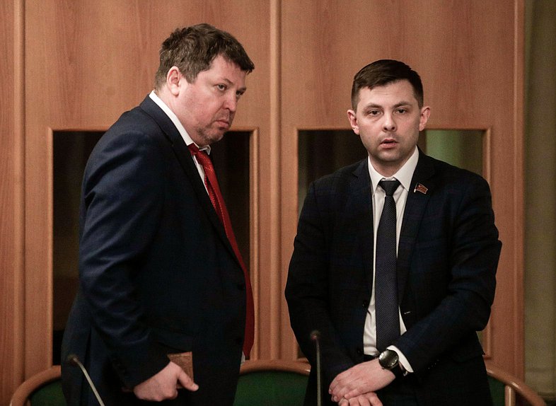 Заместитель Председателя Комитета по региональной политике и местному самоуправлению Михаил Матвеев и член Комитета по экологии, природным ресурсам и охране окружающей среды Олег Михайлов