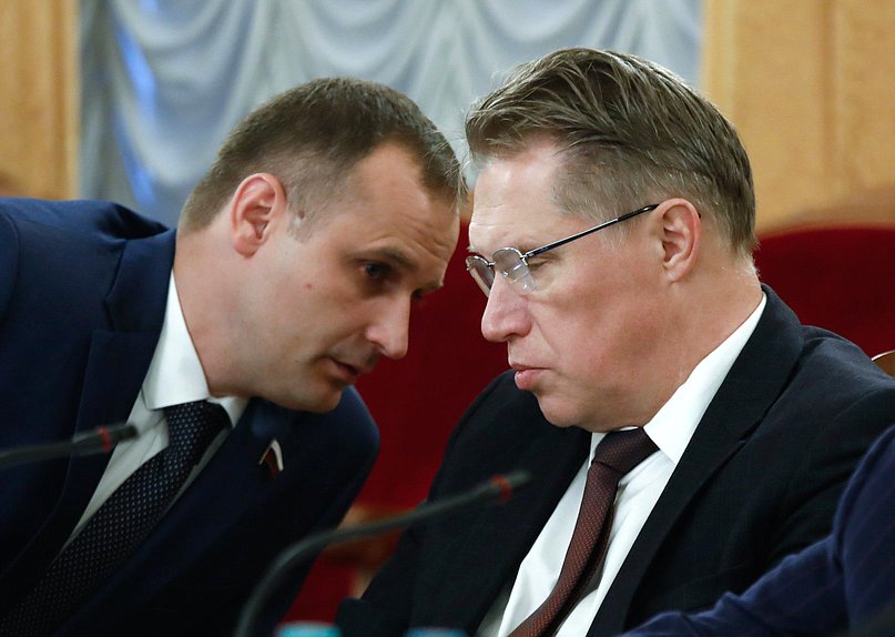 Председатель Комитета по охране здоровья Сергей Леонов и Министр здравоохранения РФ Михаил Мурашко