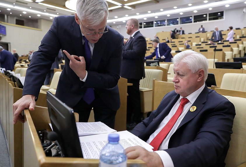Руководитель фракции «Справедливая Россия — За правду» Сергей Миронов и Председатель Комитета по защите конкуренции Валерий Гартунг