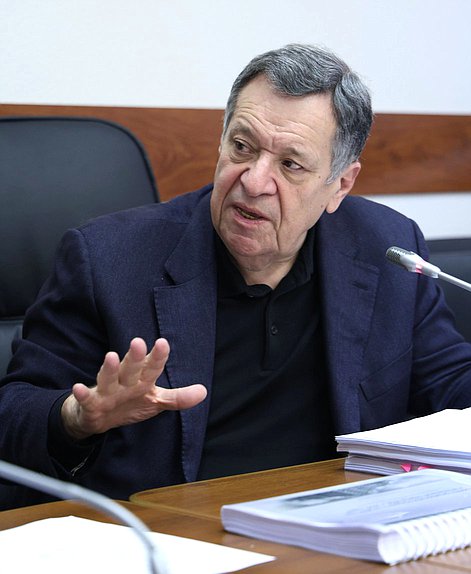 Председатель Комитета по бюджету и налогам Андрей Макаров