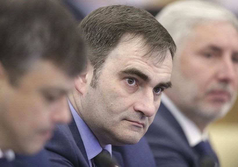 Член Комитета по охране здоровья Юрий Кобзев