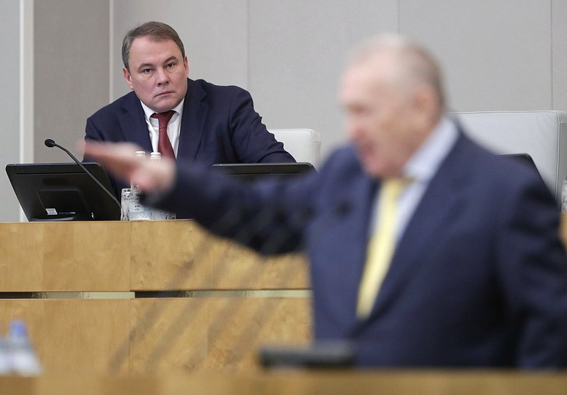 Заместитель Председателя Государственной Думы Петр Толстой и руководитель фракции ЛДПР Владимир Жириновский
