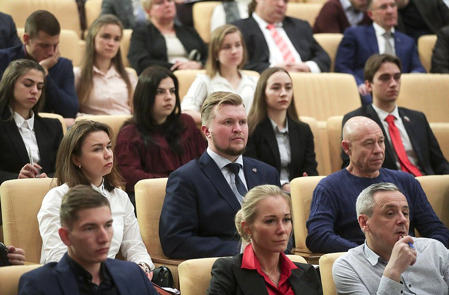 Круглый стол на тему «Совершенствование института арбитражных управляющих и их объединений как необходимое условие повышения эффективности процедур банкротства»