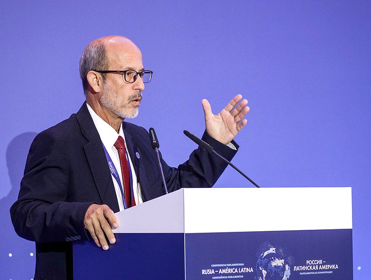 Mesa redonda “Un mundo multipolar justo: el papel de la diplomacia parlamentaria”. Conferencia Parlamentaria Internacional “Rusia – América Latina”