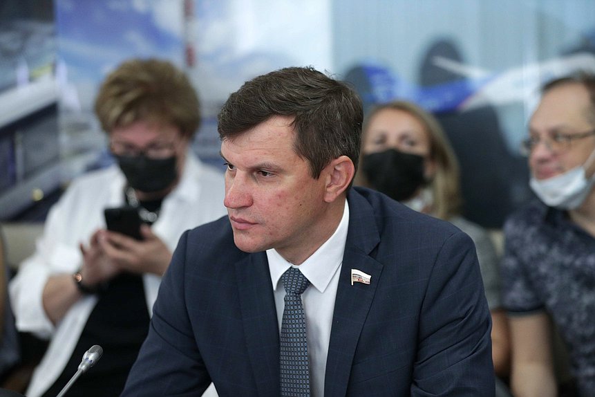 Член Комитета по экономической политике, промышленности, инновационному развитию и предпринимательству Алексей Балыбердин