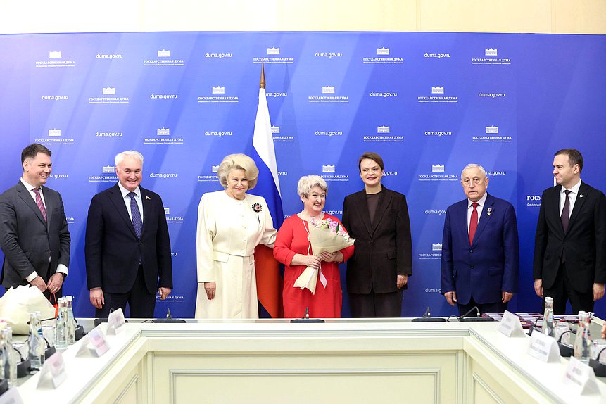 Торжественная церемония награждения медалью Министерства обороны РФ "За помощь и милосердие"