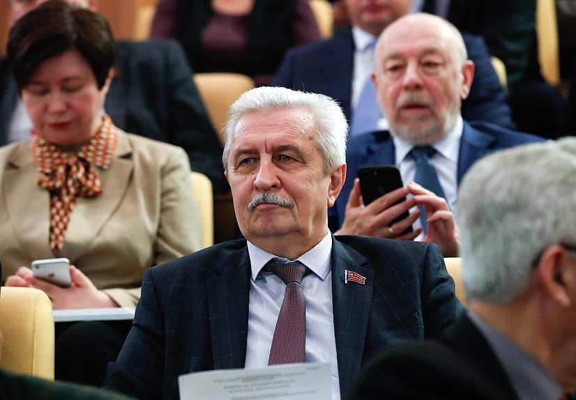 Член Комитета по охране здоровья Николай Осадчий