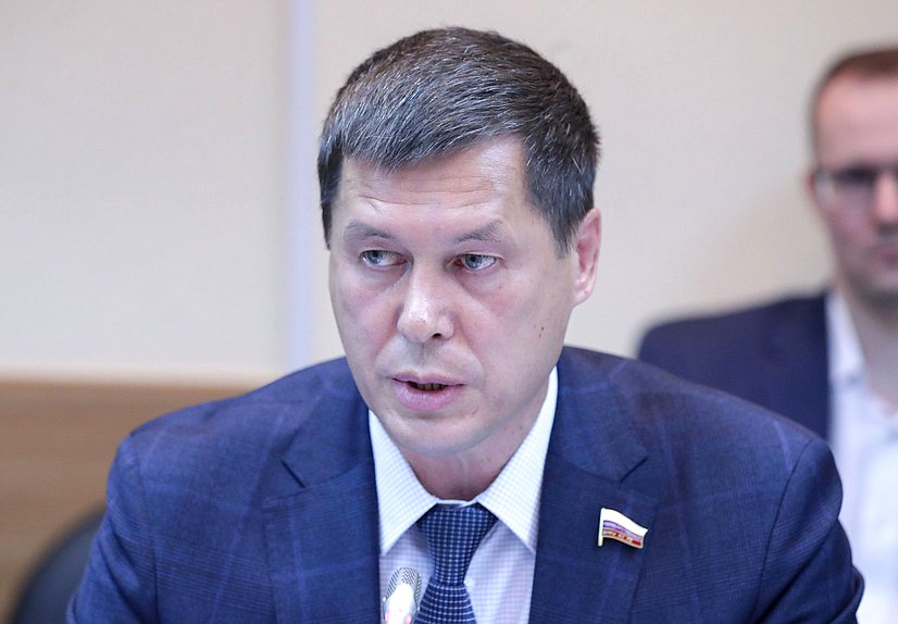 Член Комитета по экологии, природным ресурсам и охране окружающей среды Зариф Байгускаров
