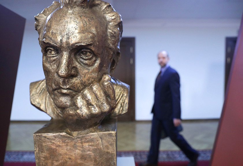 Открытие выставки, посвященной 100-летию со дня рождения российского философа, писателя и социолога А.А. Зиновьева