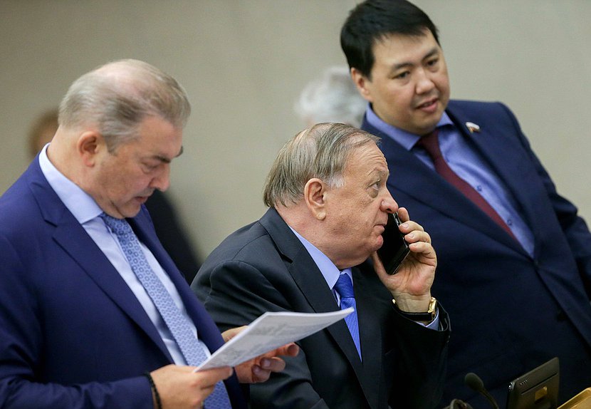 Заместитель Председателя Комитета по обороне Виктор Заварзин