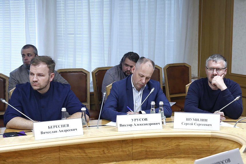 Совещание фракции «Новые люди» на тему «Вычислительная инфраструктура для ИИ: ЦОДы и микроэлектроника»