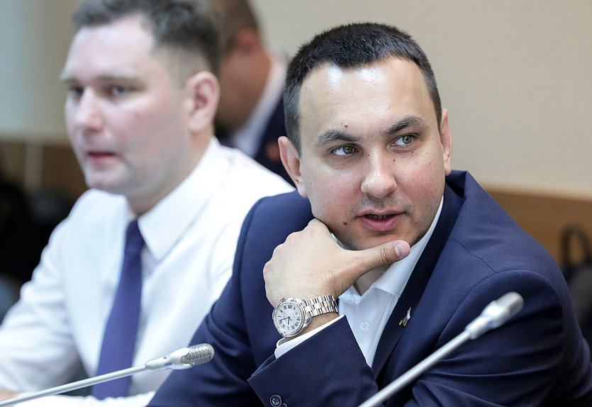 Член Комитета по экологии, природным ресурсам и охране окружающей среды Максим Иванов