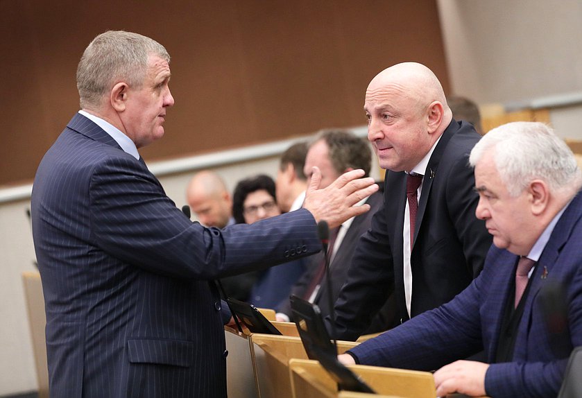 Первый заместитель Председателя Комитета по труду, социальной политике и делам ветеранов Николай Коломейцев