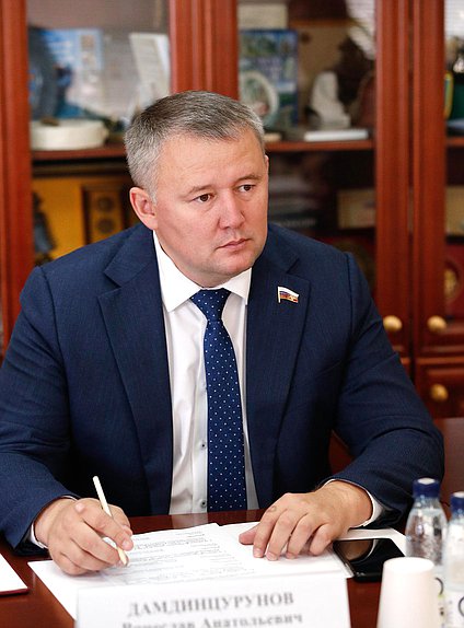 Член Комитета по молодежной политике Вячеслав Дамдинцурунов