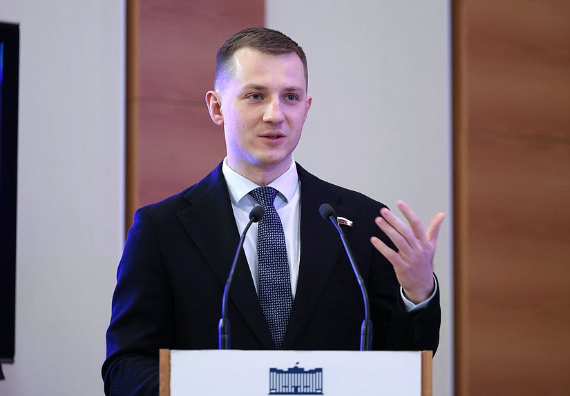 Председатель Комитета по молодежной политике Артем Метелев