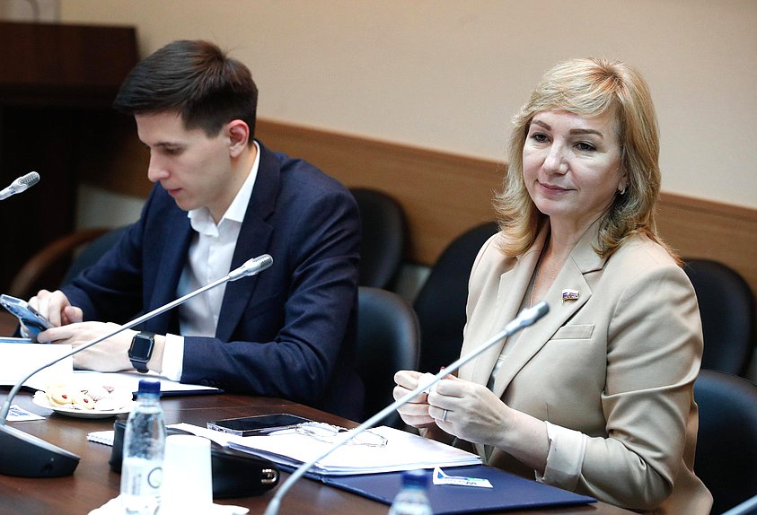 Член Комитета по просвещению Лариса Тутова