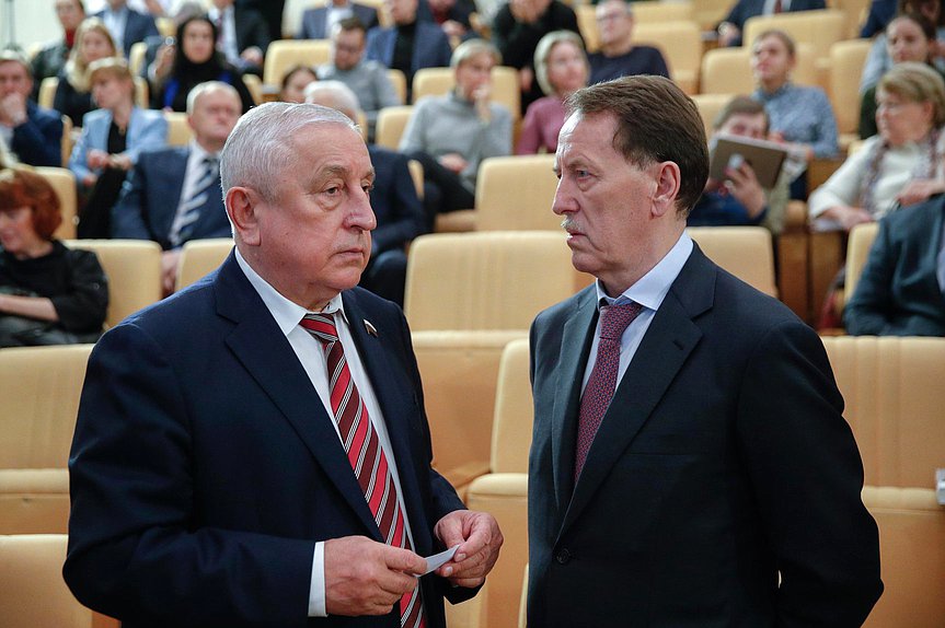 Председатель Комитета по развитию Дальнего Востока и Арктики Николай Харитонов и заместитель Председателя Государственной Думы Алексей Гордеев