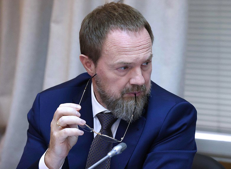 Заместитель Председателя Комитета по строительству и ЖКХ Сергей Колунов