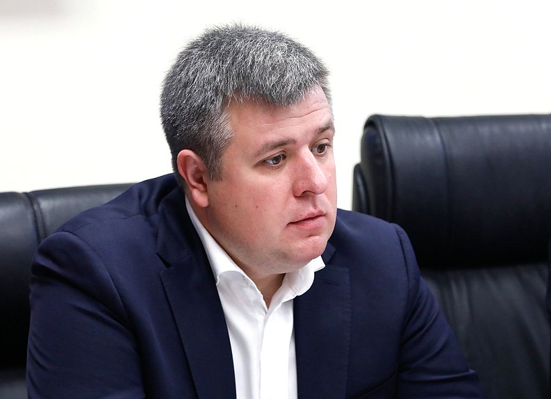 Заместитель Председателя Комитета по молодежной политике Александр Толмачев