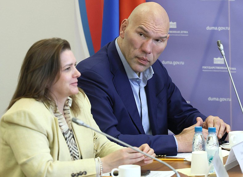 Заместитель Председателя Комитета по туризму и развитию туристической инфраструктуры Наталья Костенко и Первый заместитель Председателя Комитета Николай Валуев