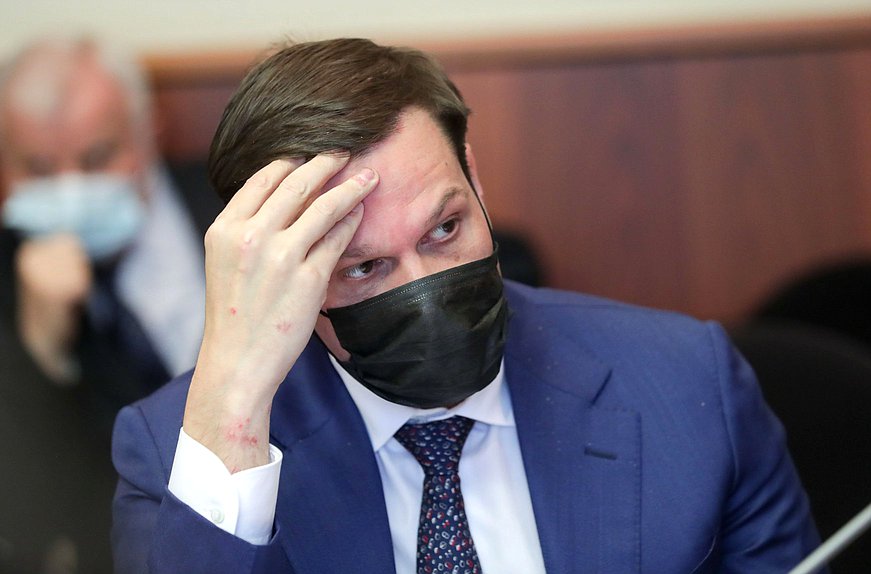 Член Комитета по вопросам собственности, земельным и имущественным отношениям Андрей Дорошенко