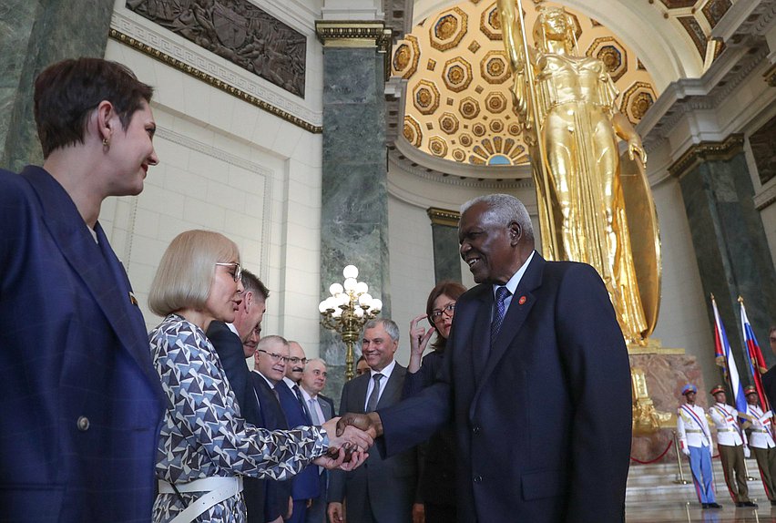 President of the National Assembly of People's Power and the Council of State of Cuba Esteban Lazo Hernández and First Deputy Chairwoman of the Committee on Economic Policy Nadezhda Shkolkina