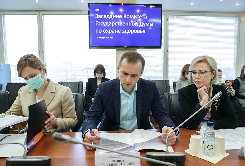 Заместители Председателя Комитета по охране здоровья Татьяна Соломатина и Сергей Леонов
