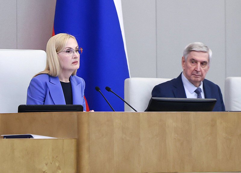 Первые заместители Председателя Государственной Думы Ирина Яровая и Иван Мельников