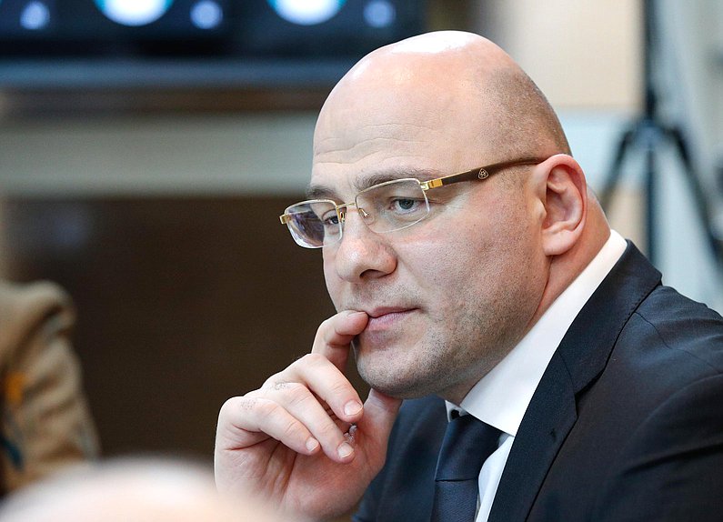 Член Комитета по экологии, природным ресурсам и охране окружающей среды Артур Таймазов