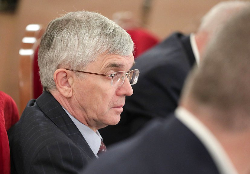 Член Комитета по охране здоровья Александр Петров