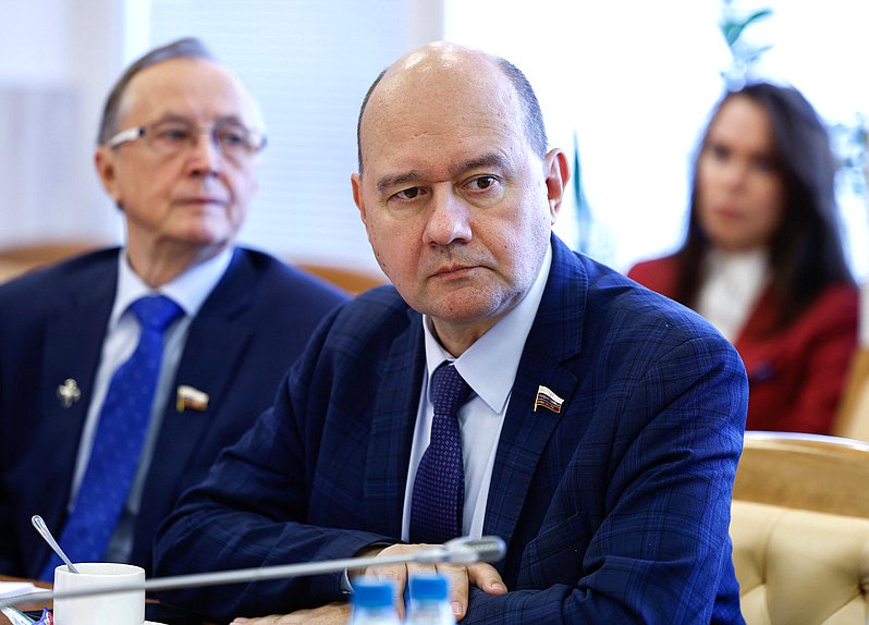 Заместитель Председателя Комитета по развитию гражданского общества, вопросам общественных и религиозных объединений Олег Леонов