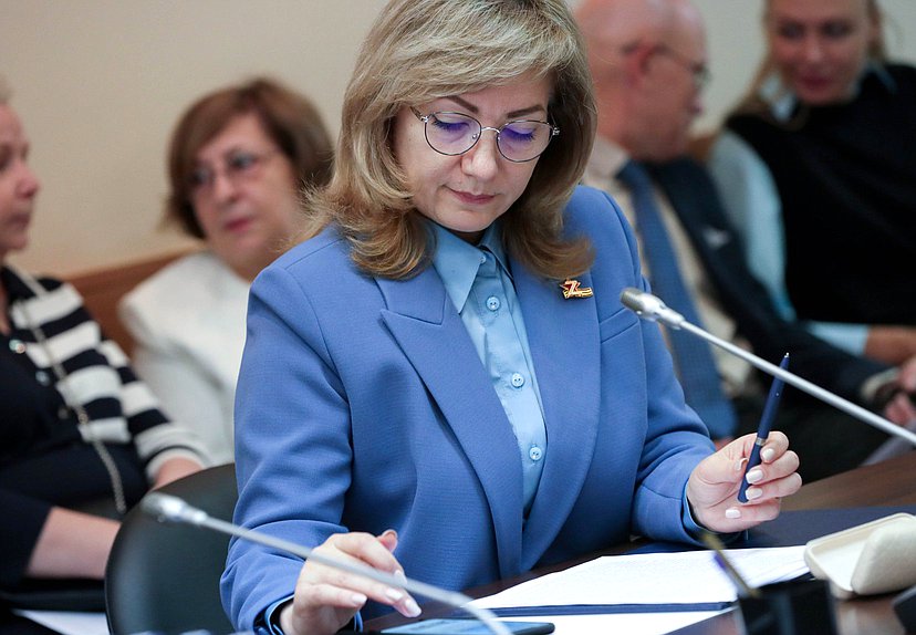 Член Комитета по просвещению Лариса Тутова