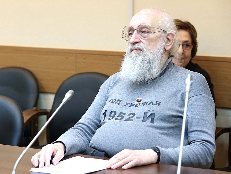 Член Комитета по просвещению Анатолий Вассерман