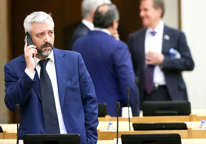 Член Комитета по международным делам Евгений Примаков