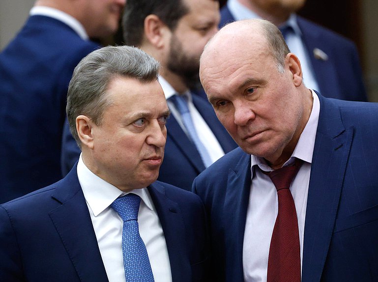 Заместитель Председателя Комитета по безопасности и противодействию коррупции Анатолий Выборный и член Комитета по обороне Андрей Колесник