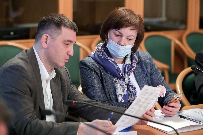 Круглый стол «Актуальные вопросы государственного регулирования выбросов и поглощений парниковых газов: национальный и международный аспекты»