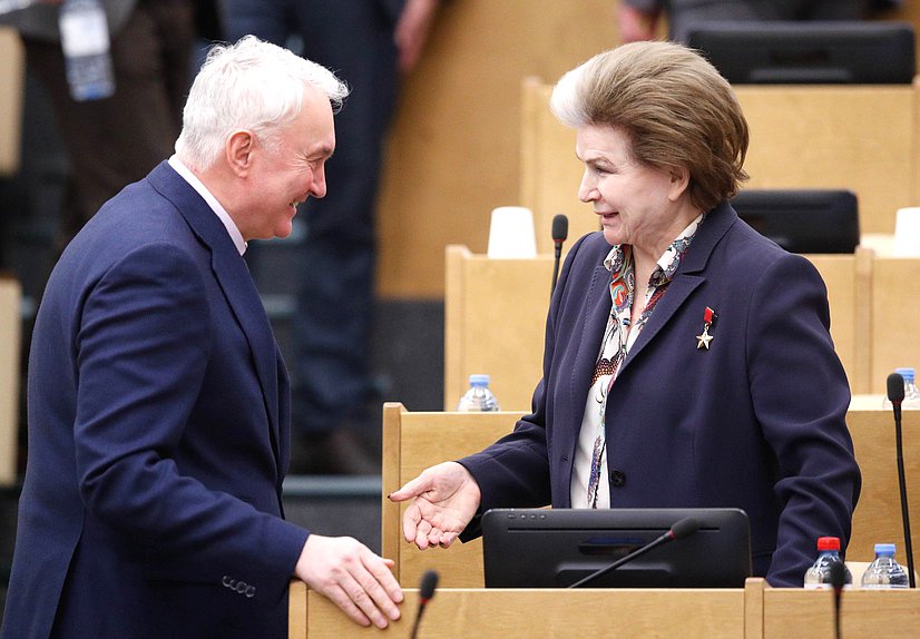 Председатель Комитета по обороне Андрей Картаполов и член Комитета по международным делам Валентина Терешкова