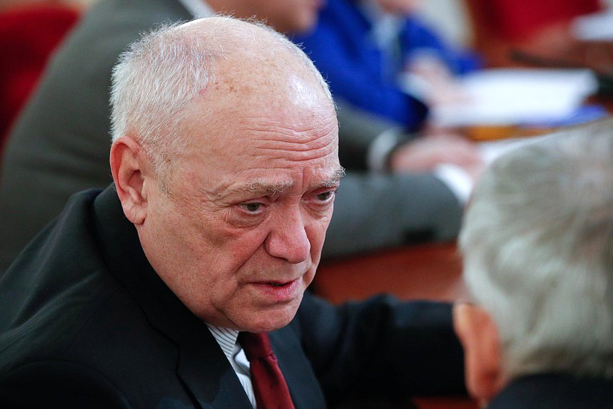 Член Комитета по охране здоровья Александр Румянцев