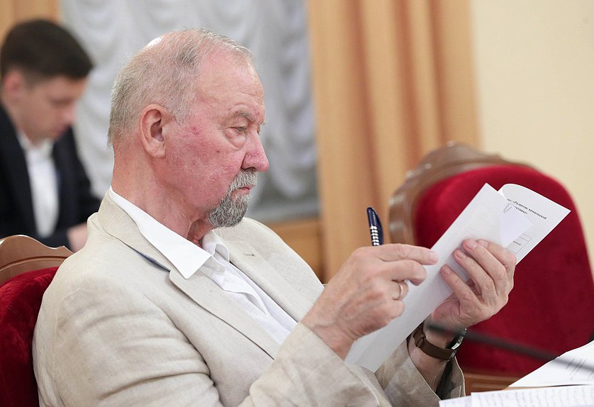 Круглый стол фракции партии «Новые люди» на тему «Развитие химической промышленности: проблемы и перспективы»