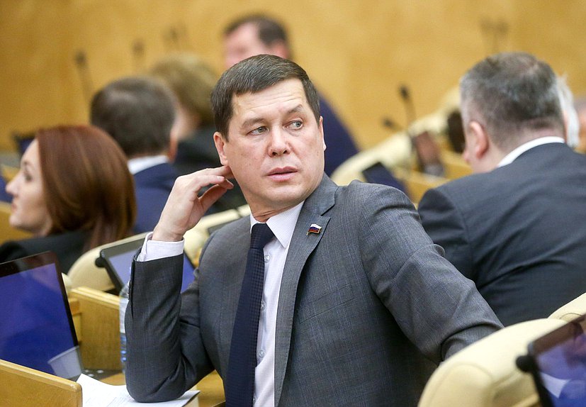 Член Комитета по государственному строительству и законодательству Зариф Байгускаров