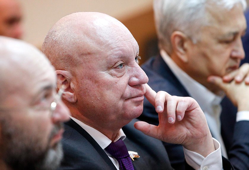 Член Комитета по экологии, природным ресурсам и охране окружающей среды Виталий Лихачев