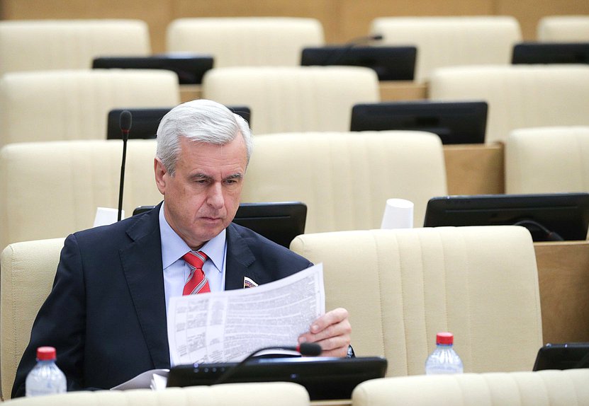 Первый заместитель Председателя Комитета по государственному строительству и законодательству Вячеслав Лысаков