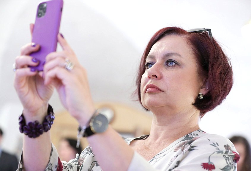 Круглый стол Комитета по молодежной политике на тему: «Участие женщин в российской политике: проблемы и перспективы»