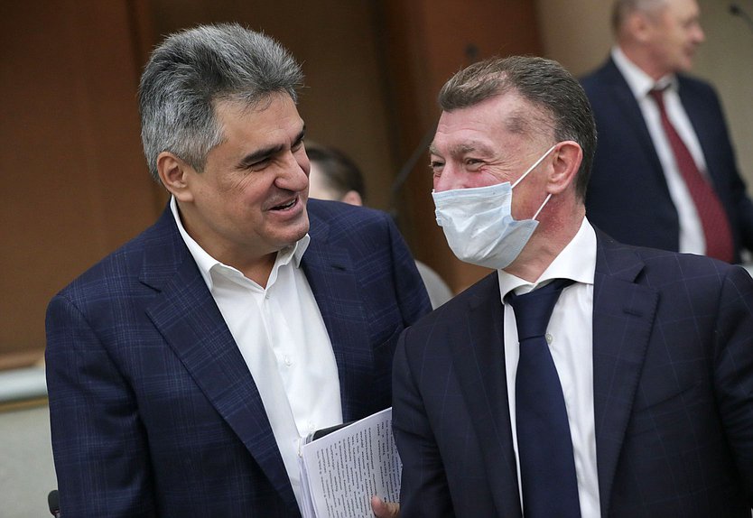 Руководитель фракции «Новые люди» Алексей Нечаев и Председатель Комитета по экономической политике Максим Топилин