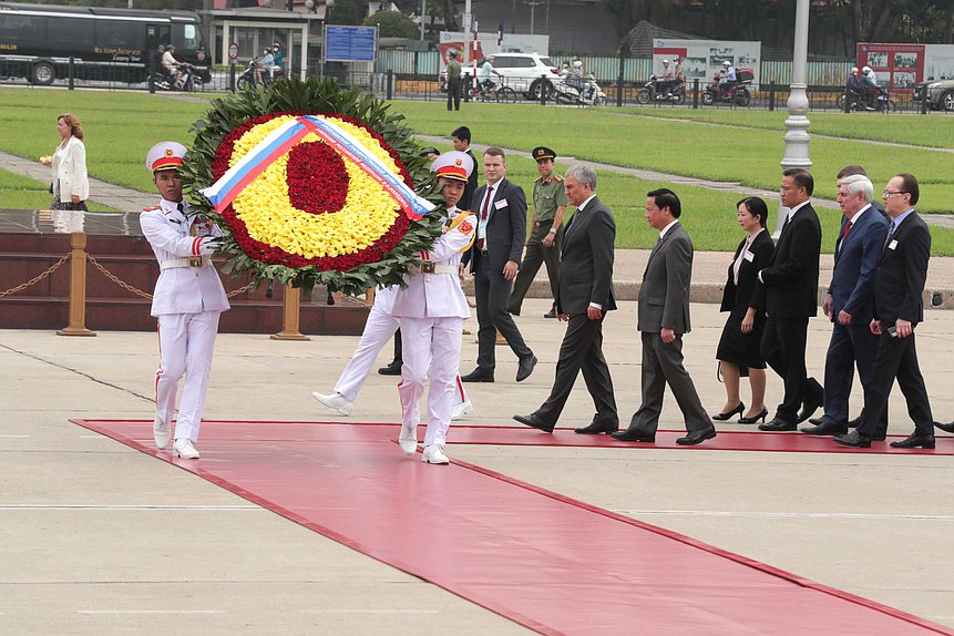 Chairman of the State Duma Vyacheslav Volodin took part in the wreath-laying ceremony at the Ho Chi Minh Mausoleum