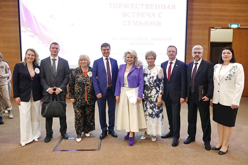 Торжественное мероприятие Комитета по защите семьи, вопросам отцовства, материнства и детства на тему «Семья – опора защитника Отечества»