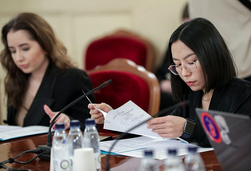 Экспертные слушания на тему «О совершенствовании трудового законодательства в интересах женщин»