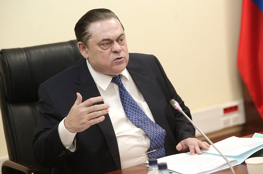 Председатель Комитета по делам национальностей Геннадий Семигин